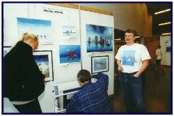 Pascal Lecocq with visitors in Toute la mer à voir